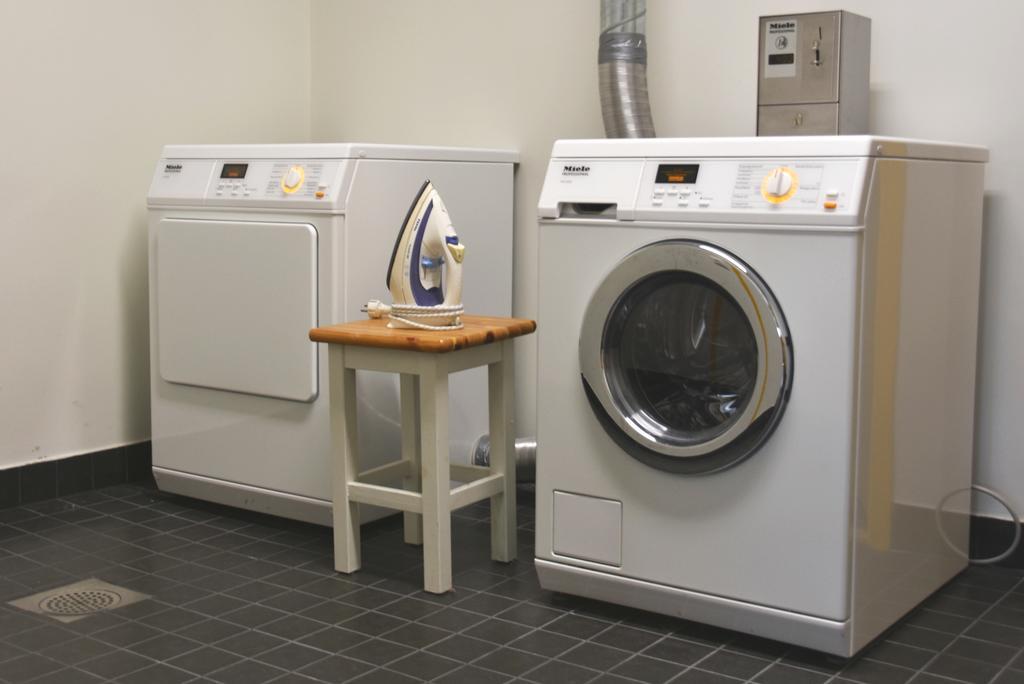 Saare Automatic Hostel パルヌ エクステリア 写真